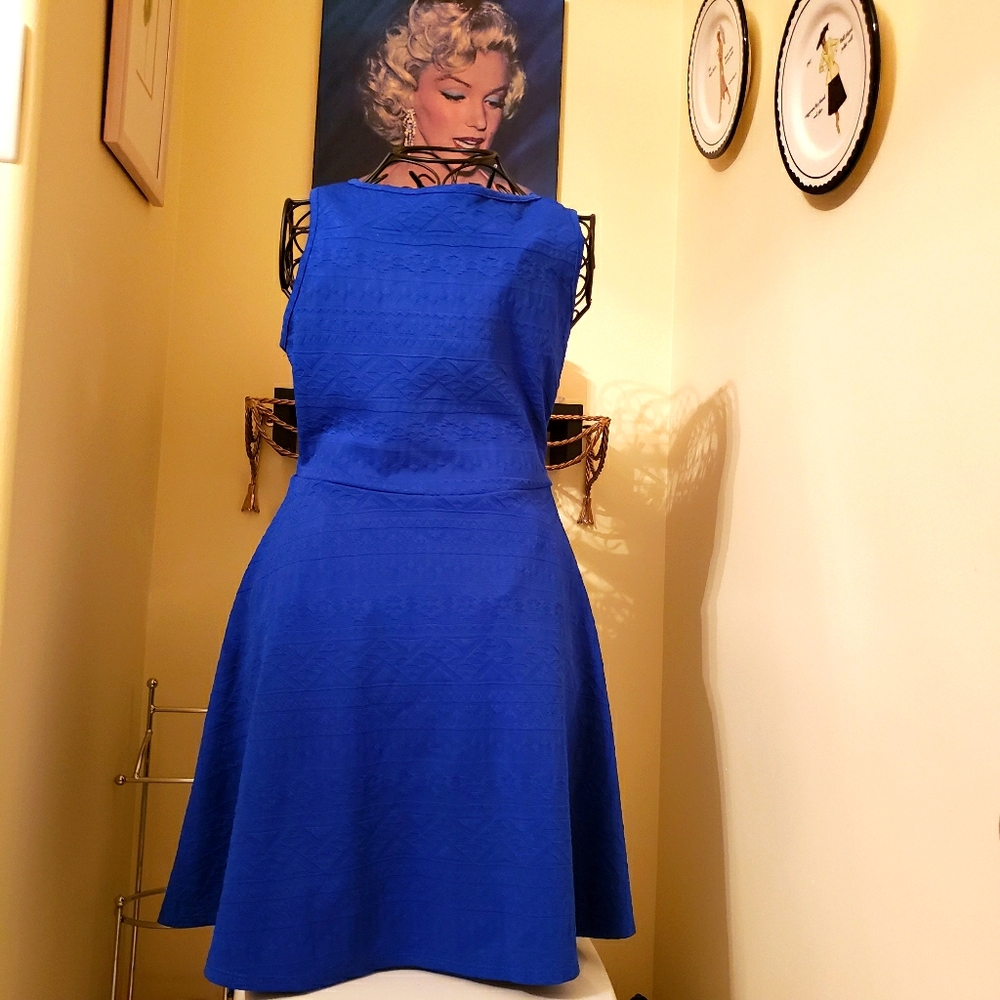 PDress - Picture 3 of 3